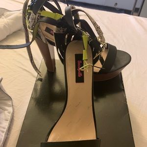 Betseyville never worn shoes